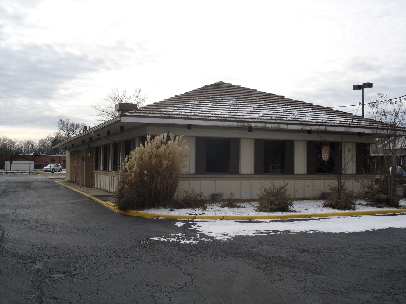 613 E Main St, Carbondale, IL 62901